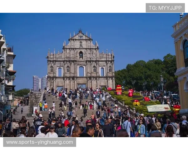 澳门新濠天地的创始团队是谁以及他们在澳门博彩业中的战略布局